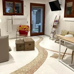 Ca' Dell'ombra Felice - Canal View Apartment Venice